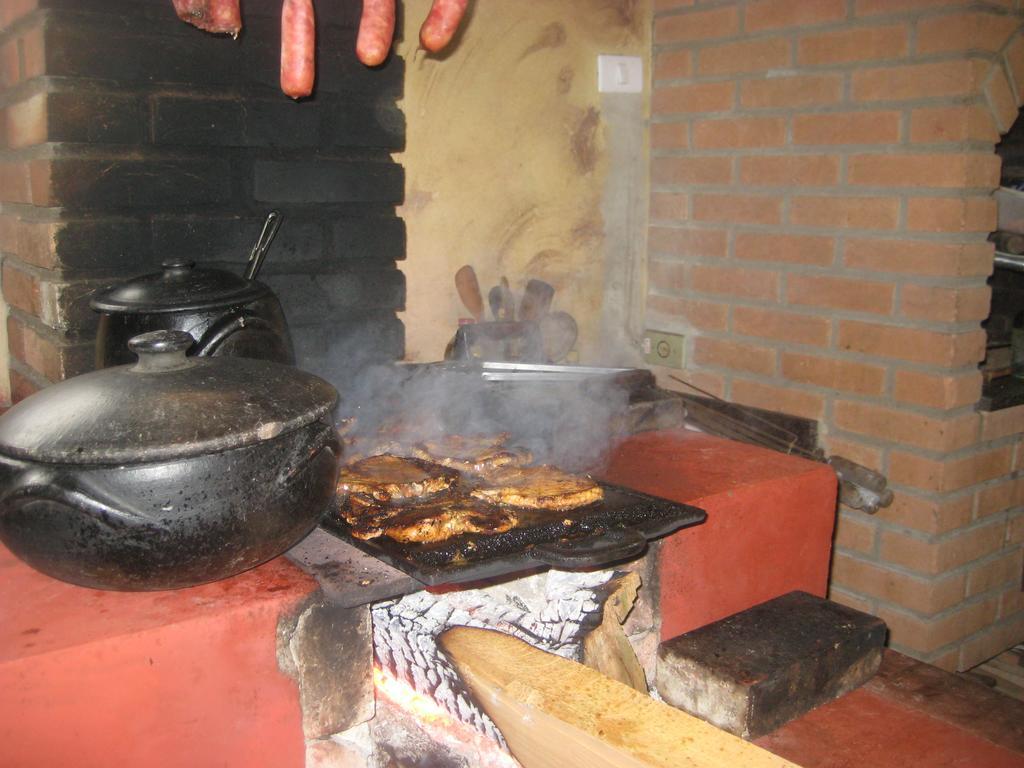 Pousada Recanto Dos Pinheiros Pilar do Sul Exterior foto